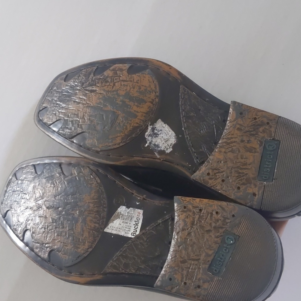 District 3 loafers men's size 9 gray. Buckle. - Picture 5 of 5